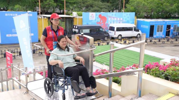 防滑坡道、盲文按鍵…殘?zhí)貖W會深圳龍崗無障礙改造獲贊(圖9)